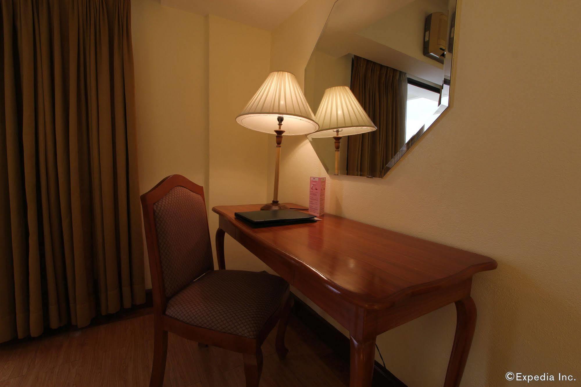 Atrium Hotel Pasay Ngoại thất bức ảnh