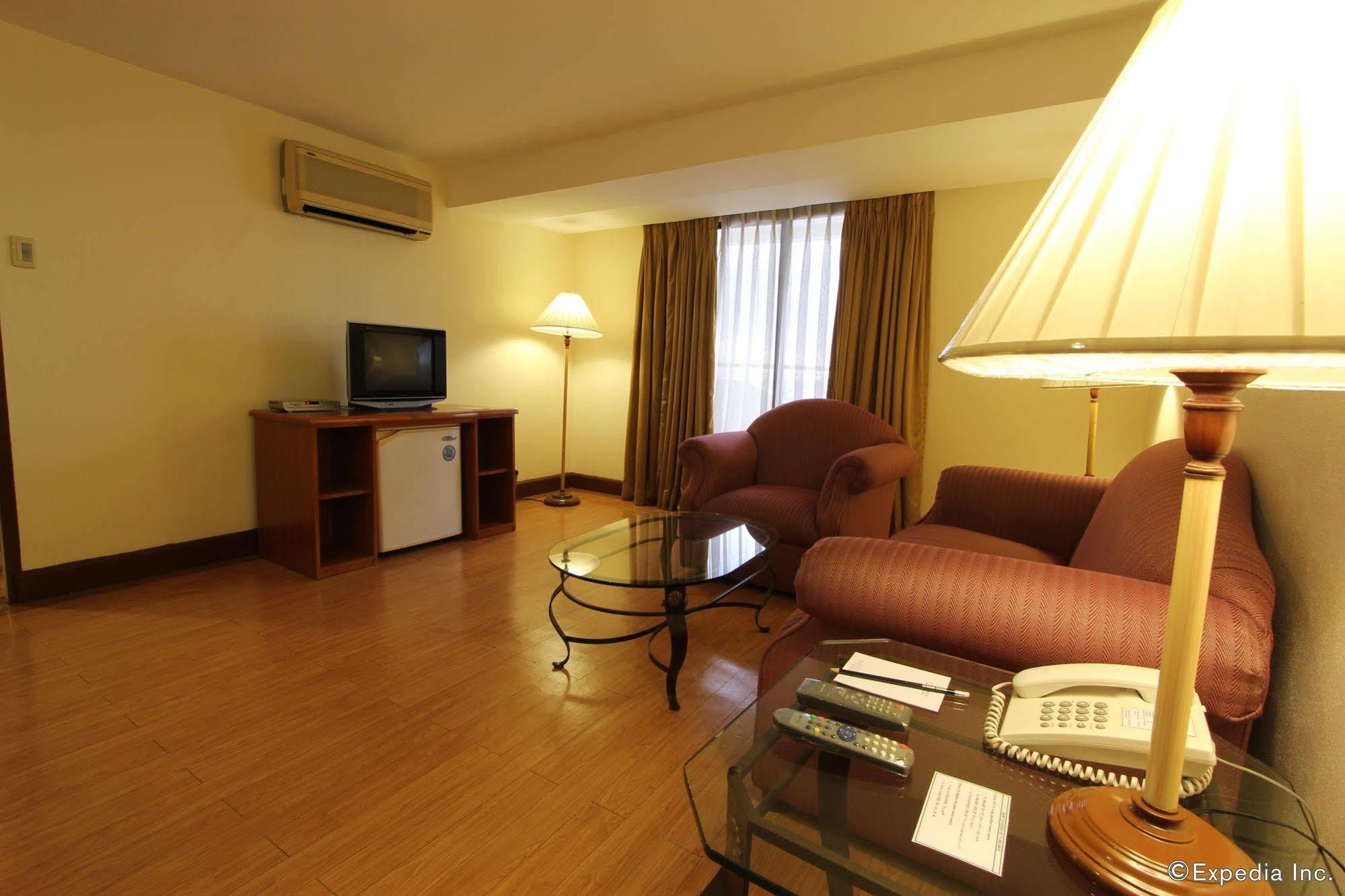 Atrium Hotel Pasay Ngoại thất bức ảnh