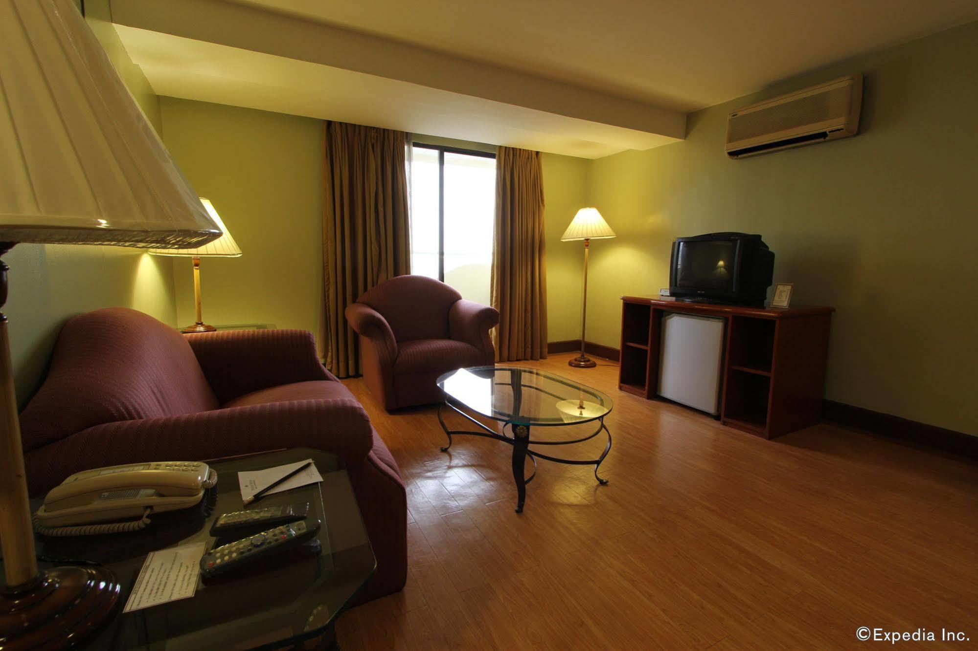 Atrium Hotel Pasay Ngoại thất bức ảnh