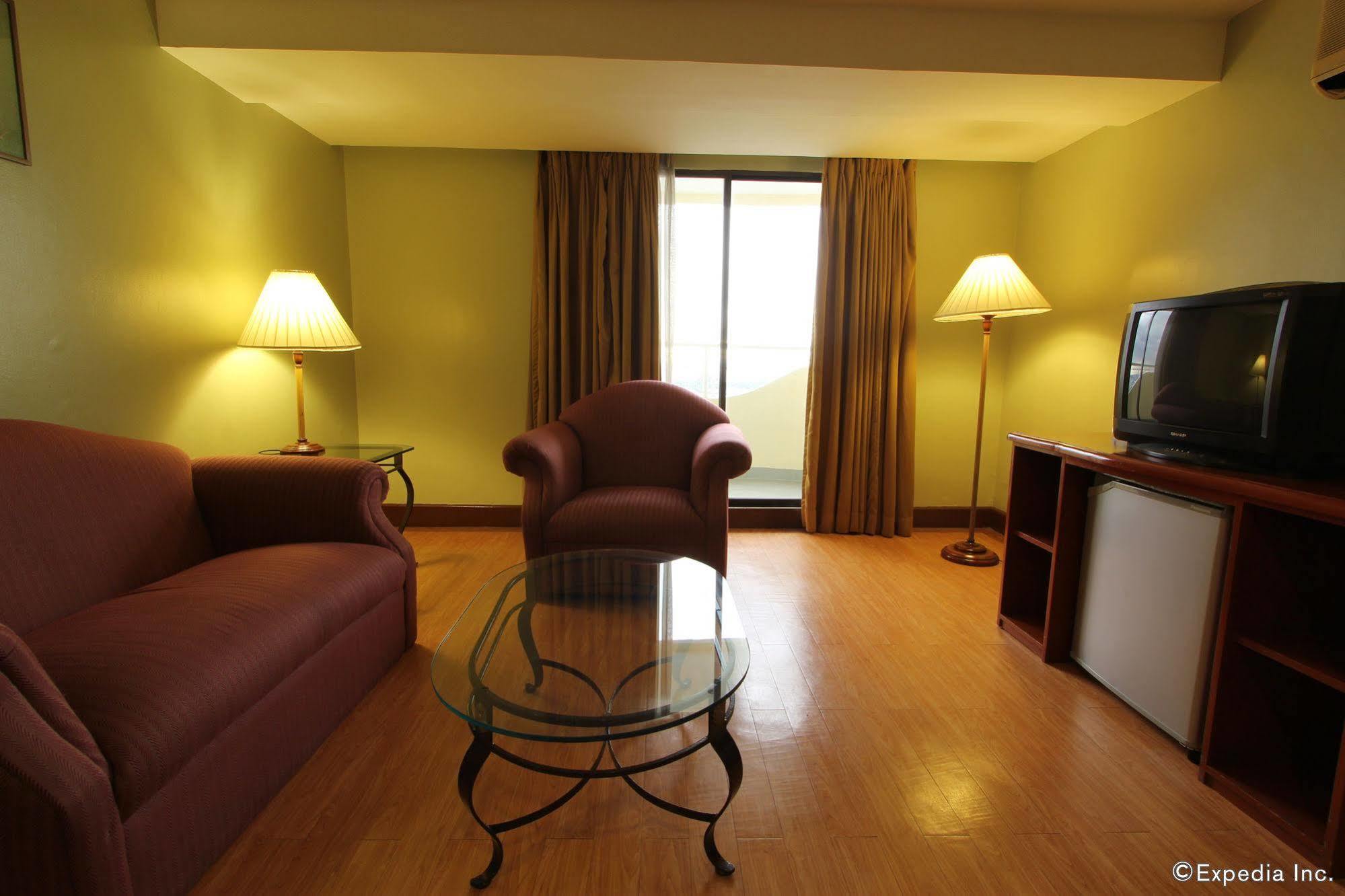 Atrium Hotel Pasay Ngoại thất bức ảnh