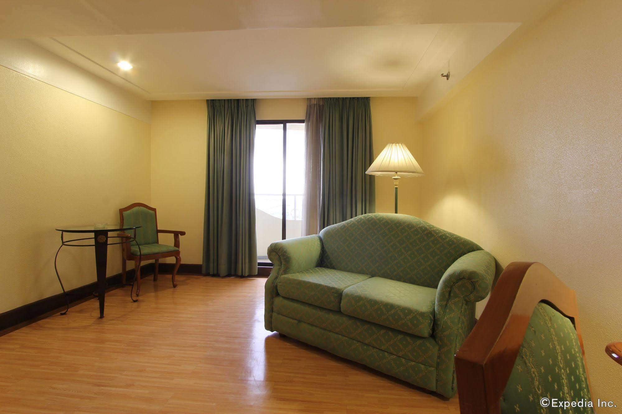 Atrium Hotel Pasay Ngoại thất bức ảnh