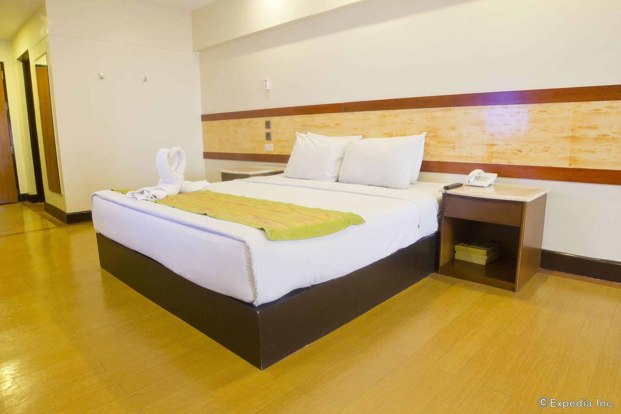 Atrium Hotel Pasay Ngoại thất bức ảnh
