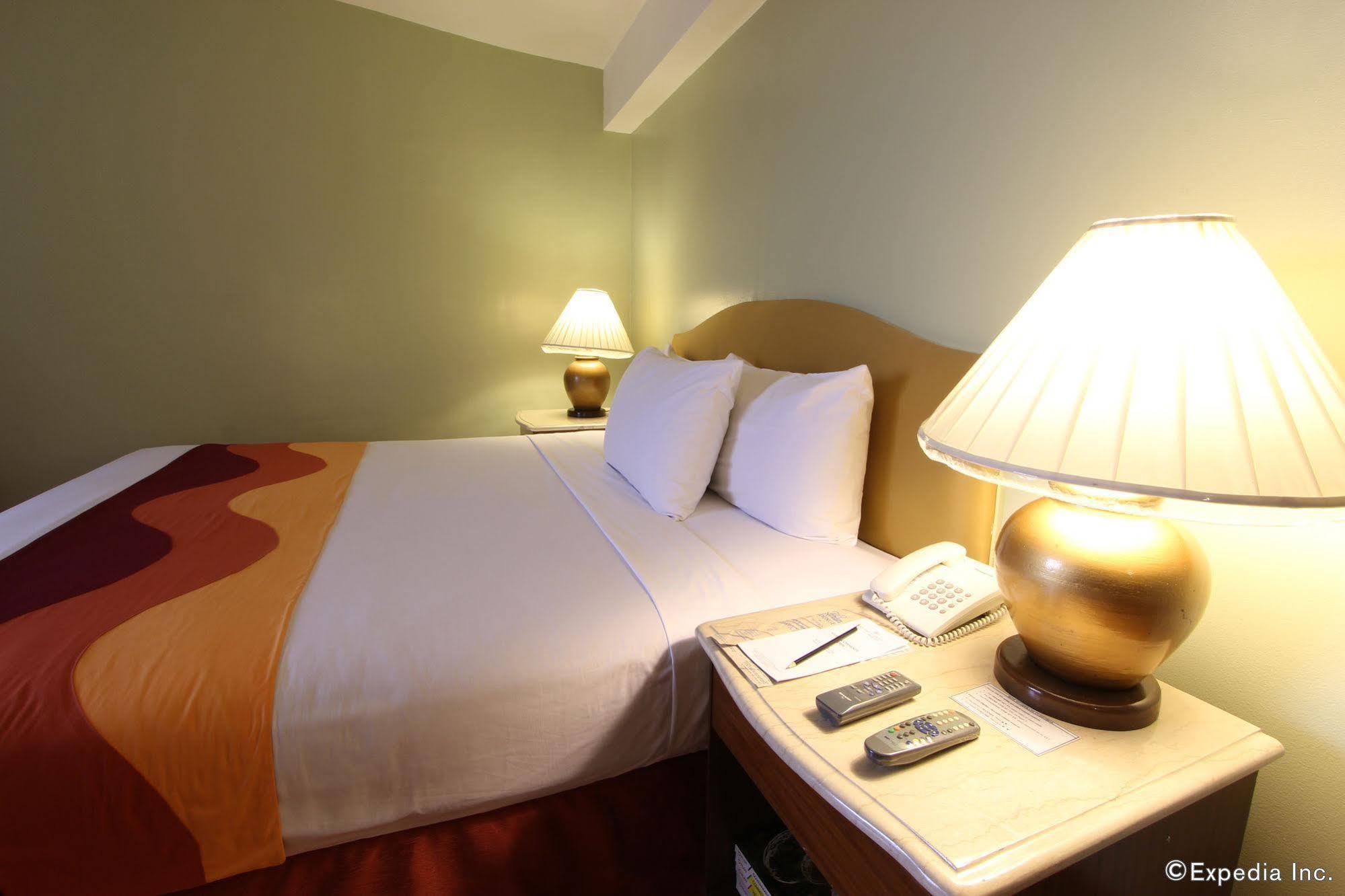 Atrium Hotel Pasay Ngoại thất bức ảnh