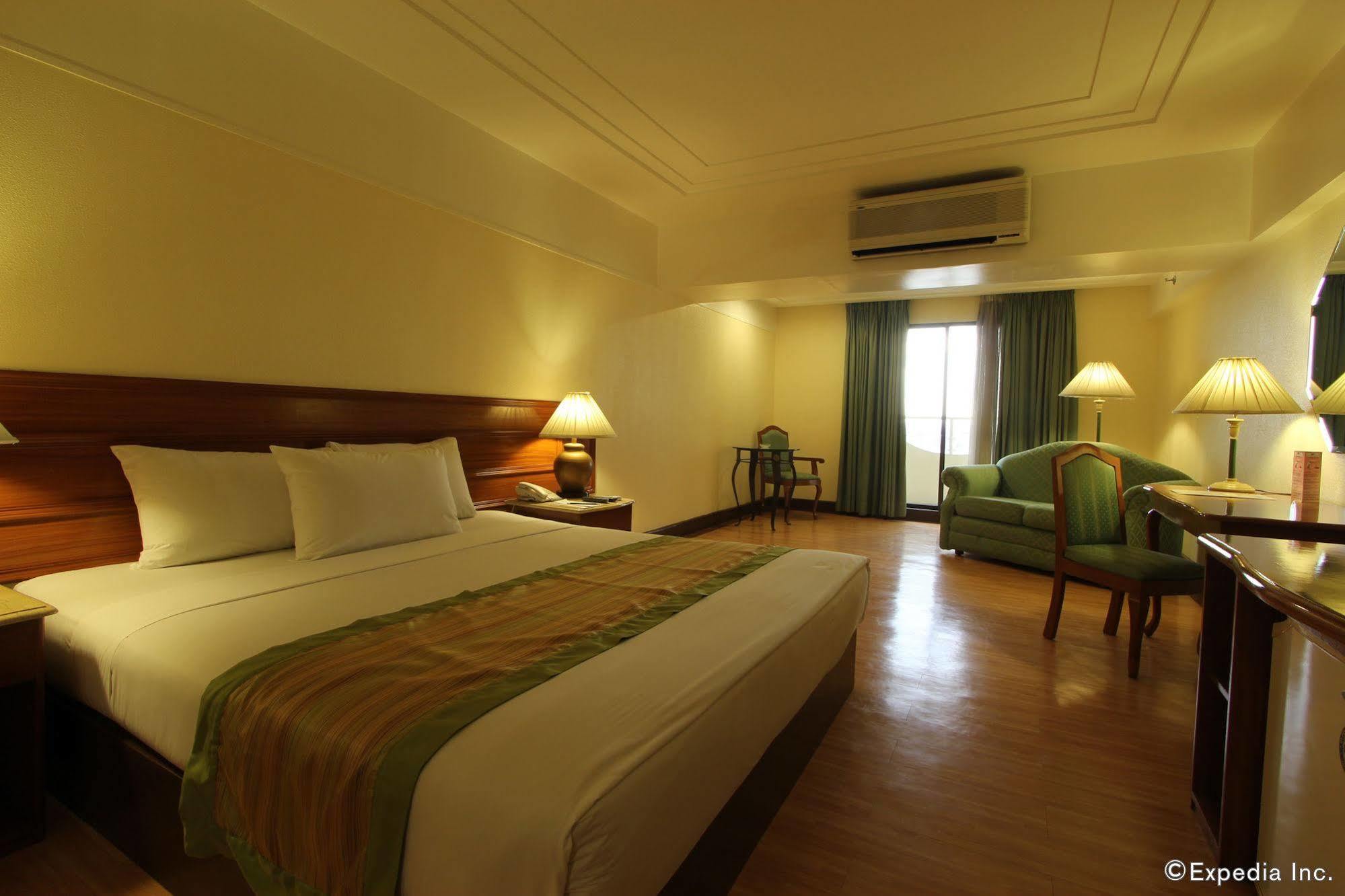 Atrium Hotel Pasay Ngoại thất bức ảnh