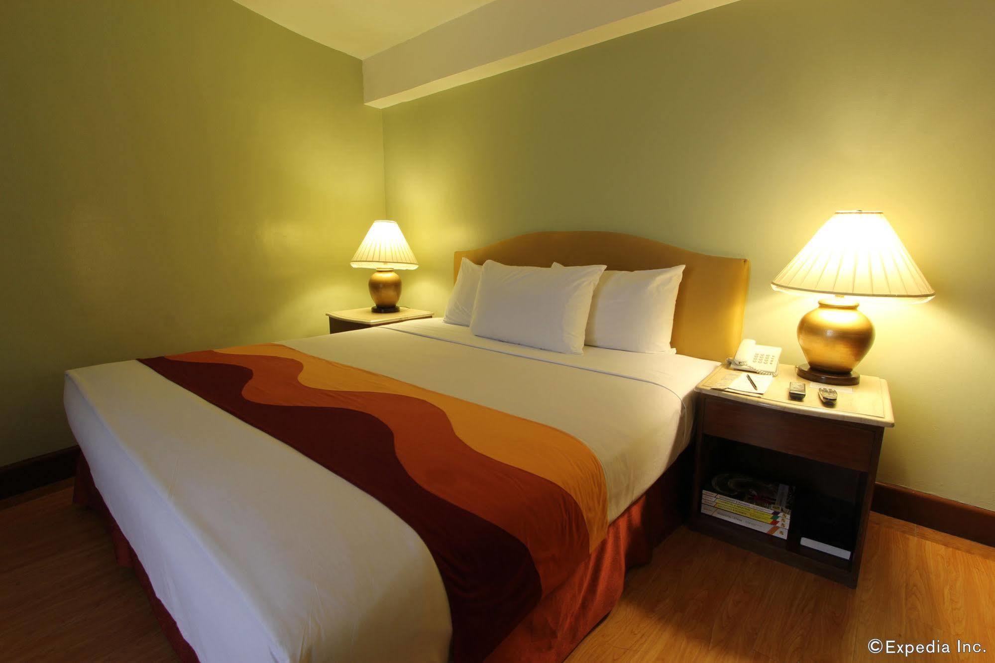 Atrium Hotel Pasay Ngoại thất bức ảnh