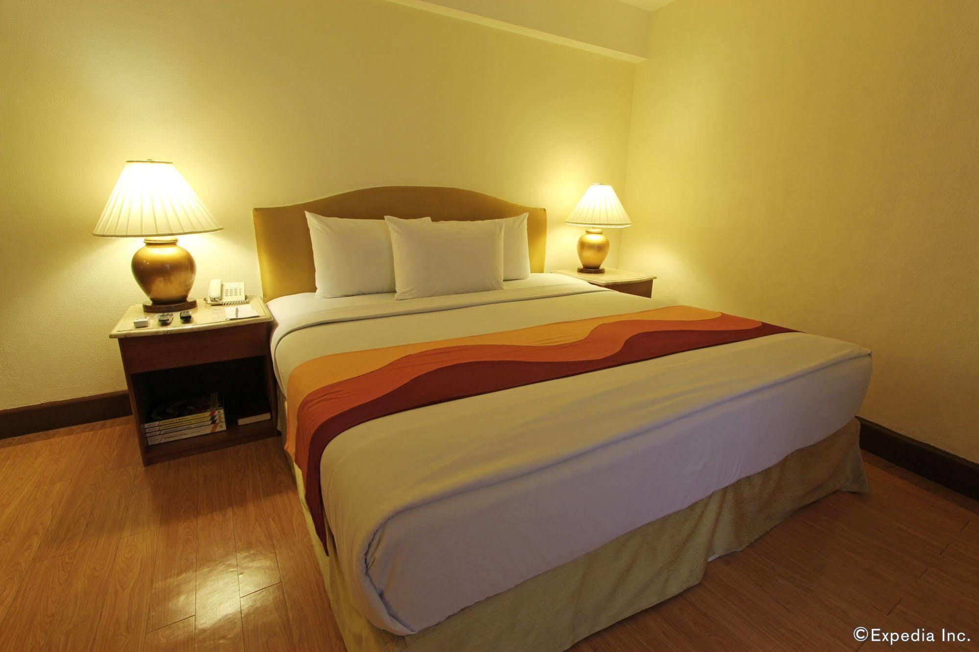 Atrium Hotel Pasay Ngoại thất bức ảnh